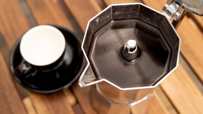 Dejar La Tapa Abierta Al Preparar Café Con La Moka