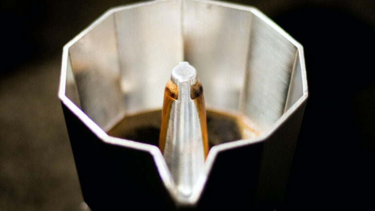 La Cafetera Italiana Y La Leche Por Qué Es Una Mezcla Arriesgada Cómo Evitarlo