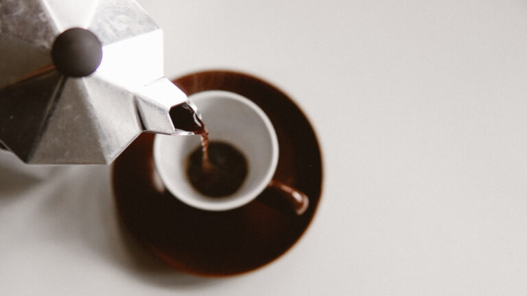 Espresso En Cafetera Moka Aprende Cómo Prepararlo Paso A Paso